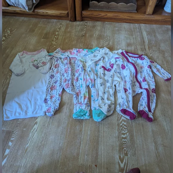 17 Piece Baby Girl Clothing Bundle 3-6 Months